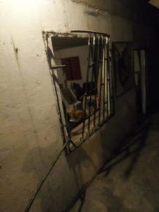 Le bar-restaurant YÉLÉLÉ vendredi matin. Les camb