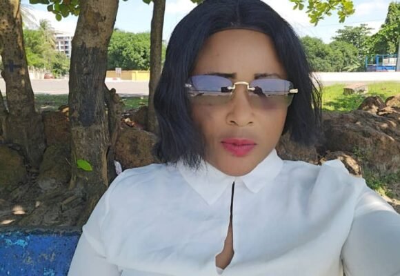 Armelle Vicky MOMBO sacrée Super Leader de la Paix en Afrique