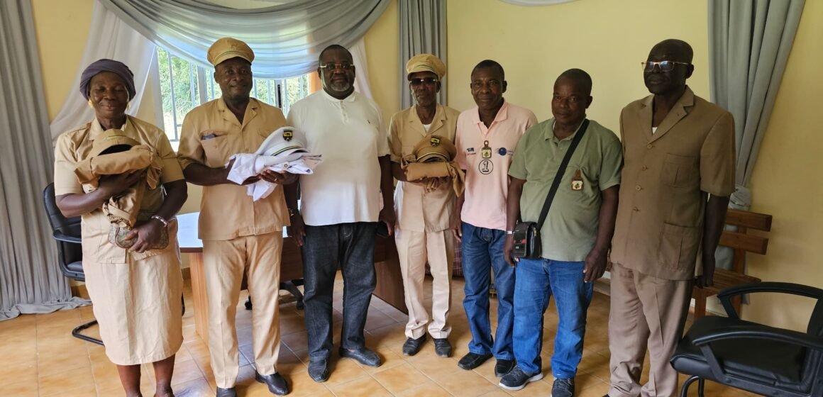 Régis Pamphile Émane honore les gardiens de la tradition à Bifoun