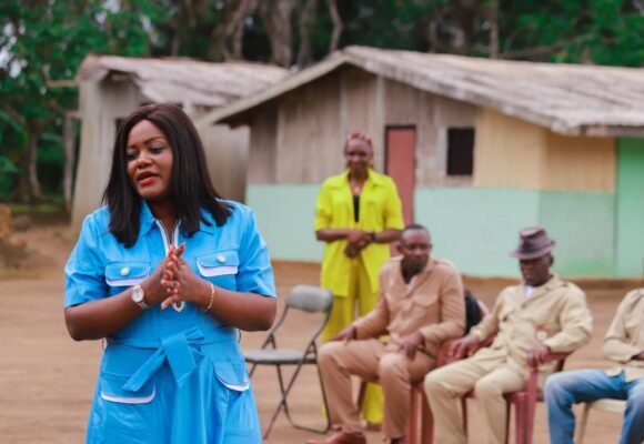 Grâce Landimi au cœur des villages : Quand une sénatrice descend sur le terrain
