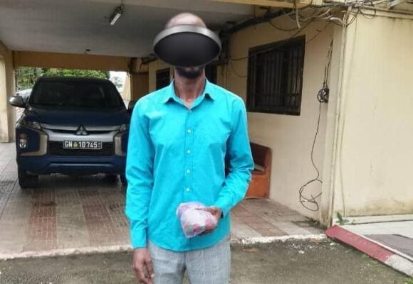 un agent interpellé dans une affaire de stupéfiants sous scellés Libreville : Un agent interpellé dans une affaire de stupéfiants sous scellés