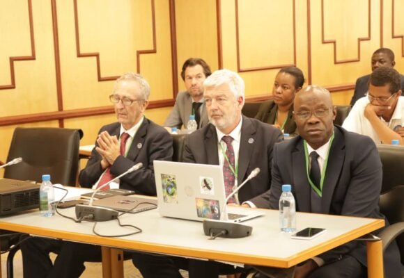 Audience : l’AGEOS et l’ESA entretiennent les Députés sur les questions spatiales au Gabon.