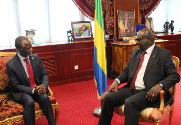 Audience : Michel Régis Onanga M. Ndiaye échange avec le Président de la CEPAG.