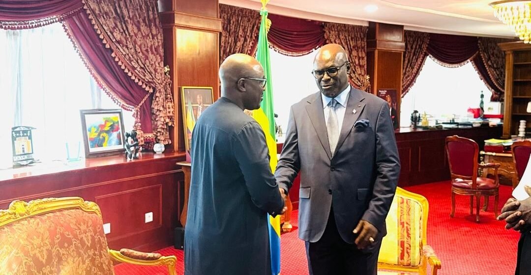 Audience : L’Association “La Passion des Autres” chez Michel Régis Onanga M. Ndiaye.