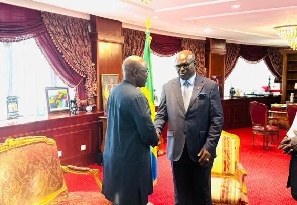 Audience : L’Association “La Passion des Autres” chez Michel Régis Onanga M. Ndiaye.