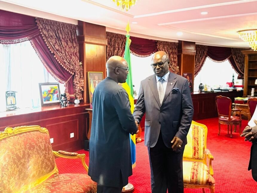 Audience : L’Association “La Passion des Autres” chez Michel Régis Onanga M. Ndiaye.