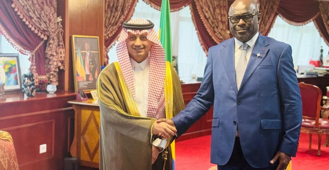 Audience : Onanga M. Ndiaye échange avec l’Ambassadeur d’Arabie Saoudite et le Représentant de l’OMS au Gabon.