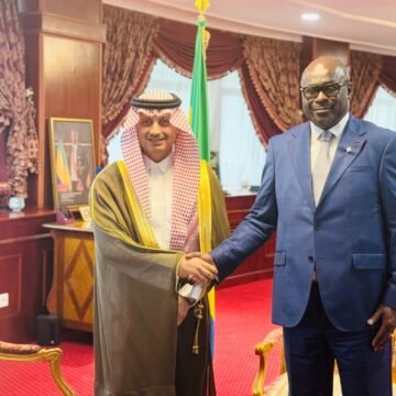 Audience : Onanga M. Ndiaye échange avec l’Ambassadeur d’Arabie Saoudite et le Représentant de l’OMS au Gabon.