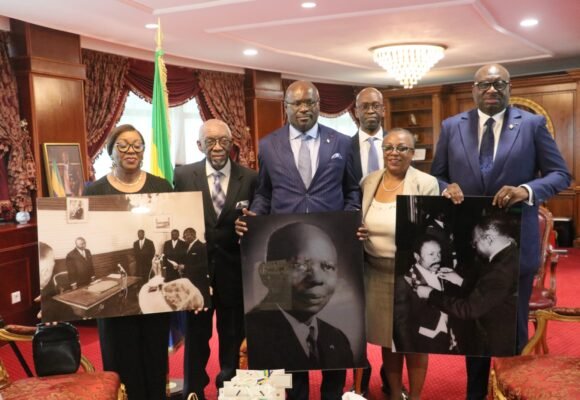𝐀𝐮𝐝𝐢𝐞𝐧𝐜𝐞 : Après l’hommage, l𝐚 𝐟𝐚𝐦𝐢𝐥𝐥𝐞 Georges 𝐃𝐚𝐦𝐚𝐬 Aleka 𝐫𝐞𝐜̧𝐮𝐞 𝐚𝐮 𝐏𝐚𝐥𝐚𝐢𝐬 𝐋𝐞́𝐨n Mba.