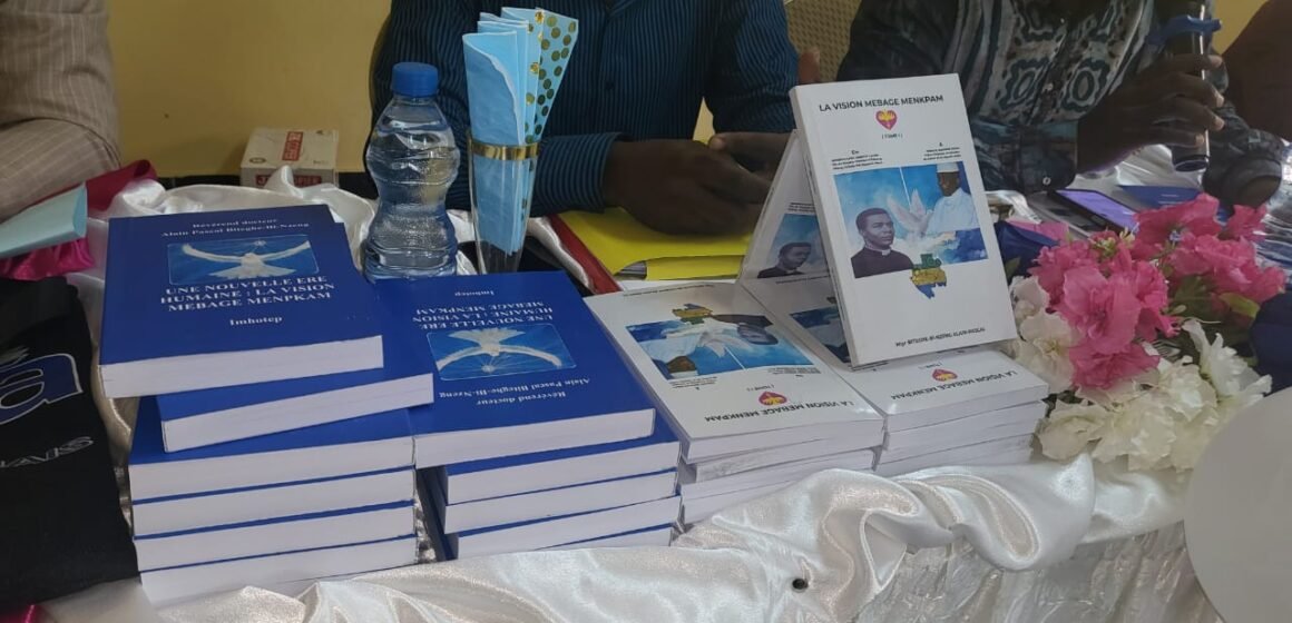 Libreville : Monseigneur Alain Pascal Bithehe-Bi-Nzeng dévoile deux ouvrages pour promouvoir la Vision Mebage Menkpam