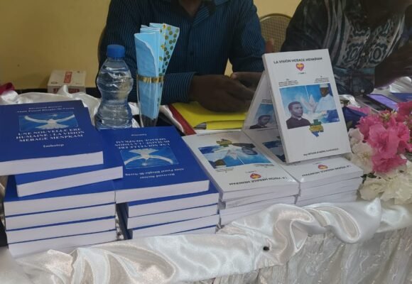 Libreville : Monseigneur Alain Pascal Bithehe-Bi-Nzeng dévoile deux ouvrages pour promouvoir la Vision Mebage Menkpam