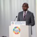 « Arrêtez de jeter votre argent par les fenêtres ! » : La stratégie choc de Mays Mouissi pour en finir avec le loyer éternel au Gabon !