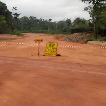 Route Yombi-Mandji-Omboué : le gouvernement hausse le ton face au faible rythme des travaux
