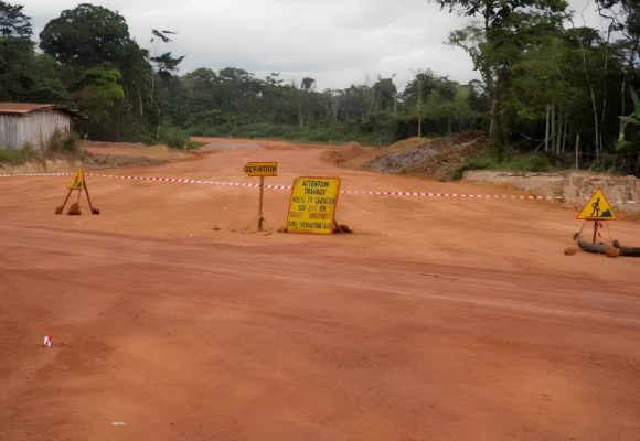 Route Yombi-Mandji-Omboué : le gouvernement hausse le ton face au faible rythme des travaux