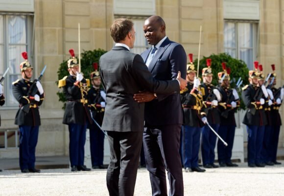 Paris : Emmanuel Macron salue le renforcement du partenariat stratégique avec le Gabon