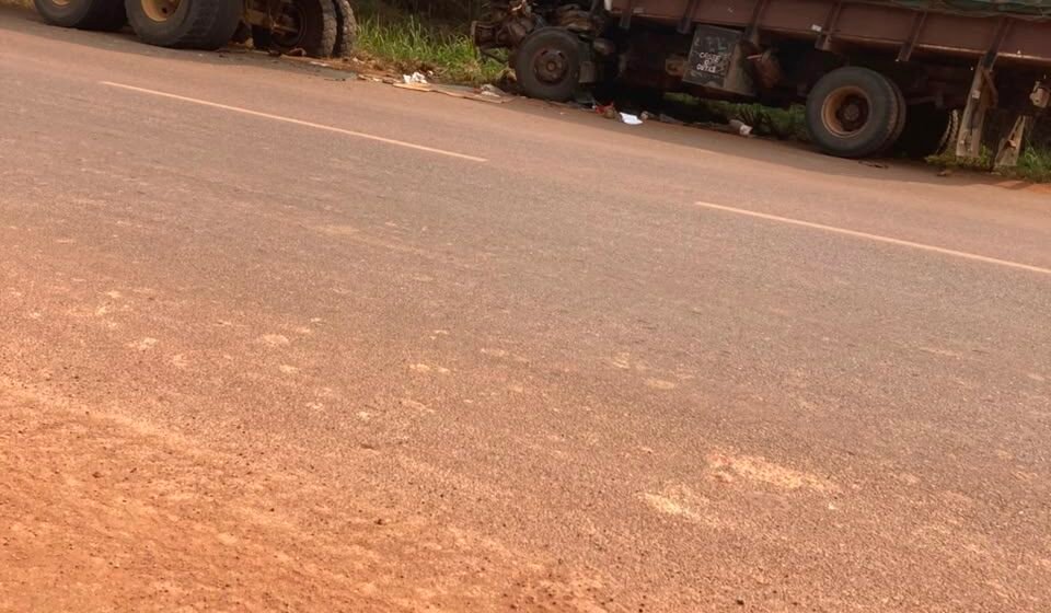 Ntoum : Un Canter percute violemment un grumier, le conducteur tué sur le coup