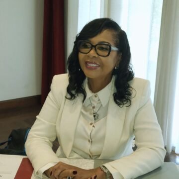 Fiscalité : Hélène ZOUA-ONDO présente « Rémunérer au Gabon : Payez le juste impôt »