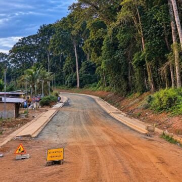 FB_IMG_1791221751868 AKANDA : AU CAP SANTA CLARA, LA ROUTE DE 12 KM SORT PROGRESSIVEMENT DE TERRE